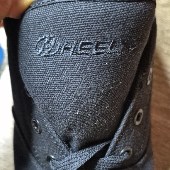 Heelys Black Sneakers Classic Minimalist Design - Picture 7 of 7